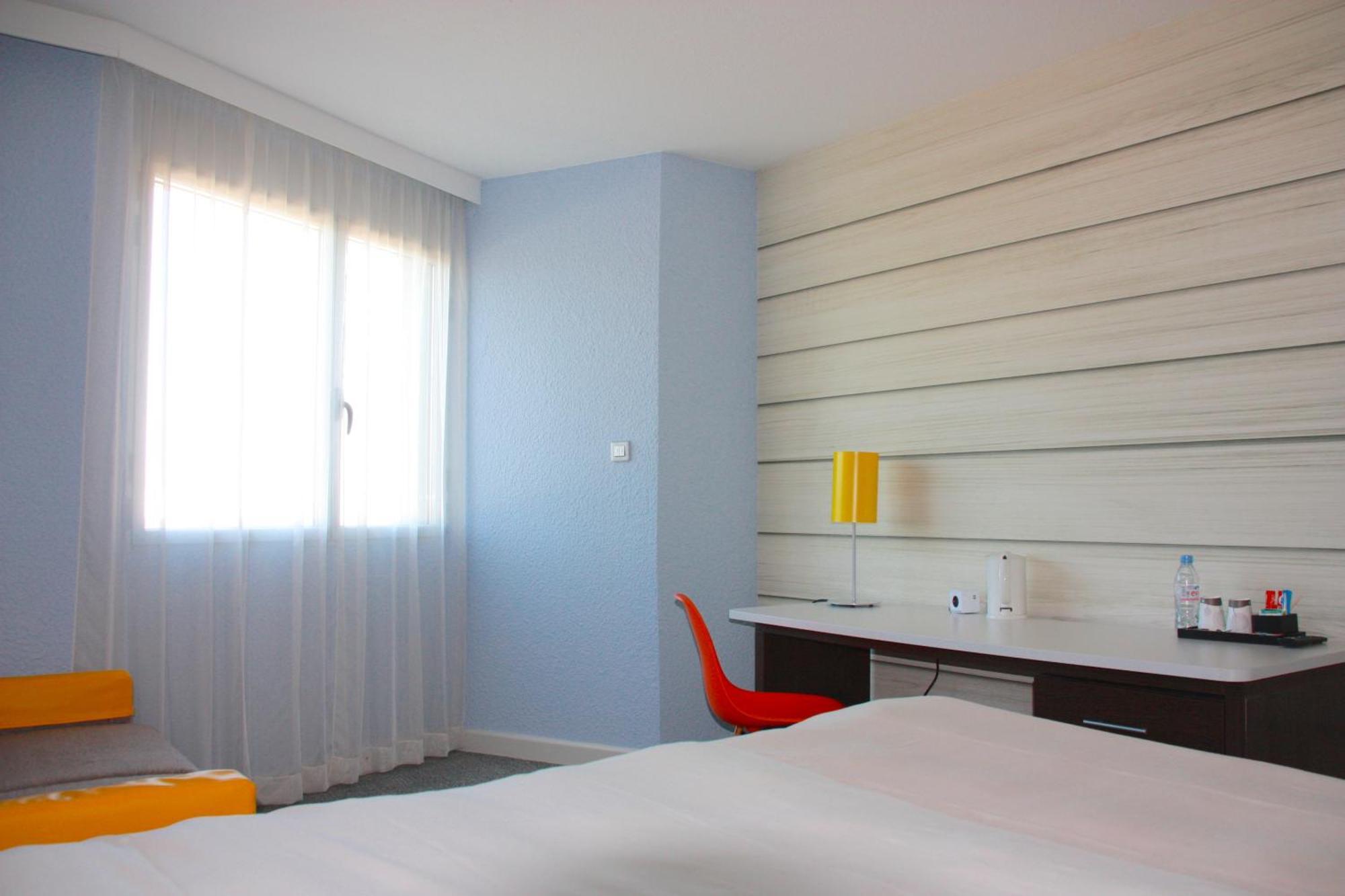 ไอบิส สไตล์ ตูลง ลา แซน-ซูร์-แมร์ Hotel ลาแซน-ซูร์-แมร์ ภายนอก รูปภาพ